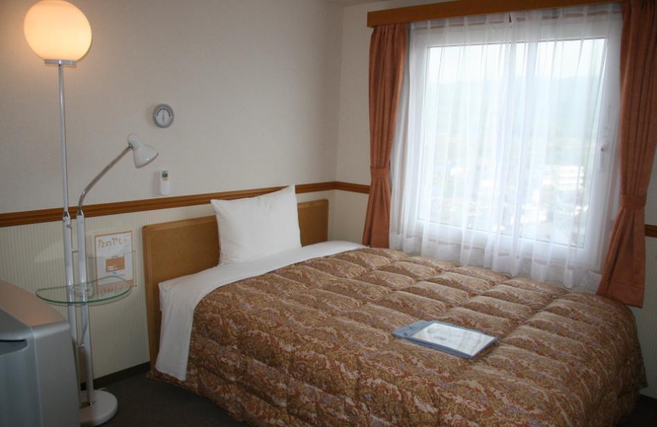 Toyoko Inn Higashi-Hiroshima Saijo Ekimae Zimmer foto